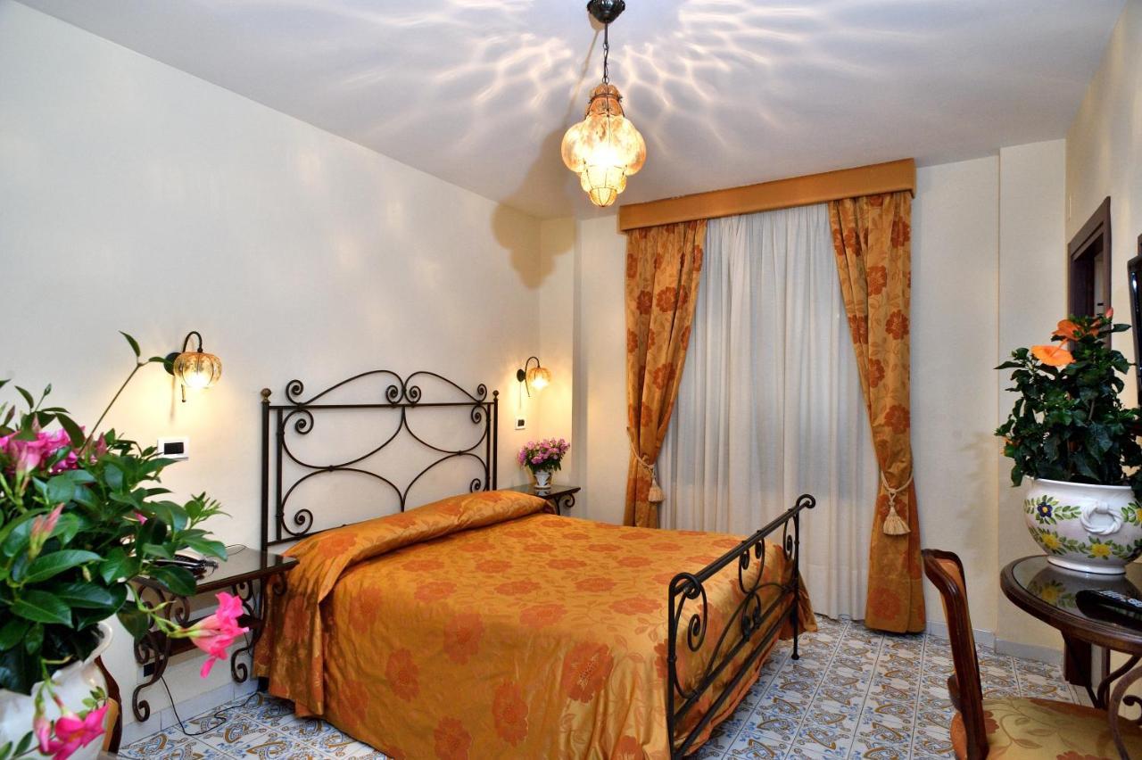 Hotel La Tonnarella Σορέντο Εξωτερικό φωτογραφία